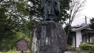 神橋の近くにあります