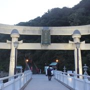 竹島全体が境内の神社