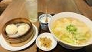 エビワンタン麺のセットをいただきました