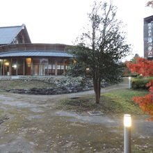 紅葉真っ盛りの足湯