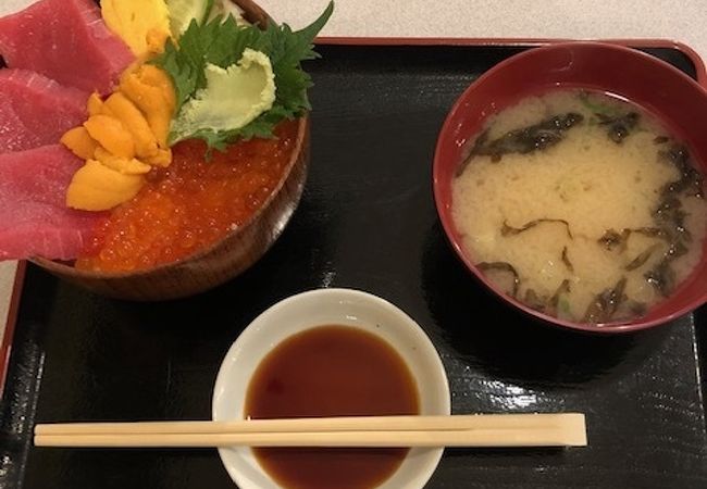 小樽参画市場　鮮魚食堂かわしま