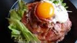 ローストビーフ丼が有名
