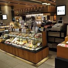 板屋 金沢百番街あんと店