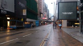 ブランドショップや有名レストランの多い通り