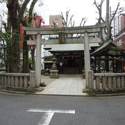 楕円形の神社