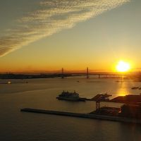 ベイブリッジ横からの日の出