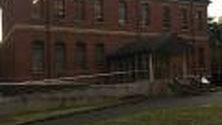 レンガ風の建物