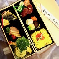 実家から持たされた、いずみ寿司のお弁当。