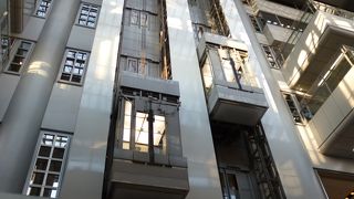 巨大な吹き抜け空間です