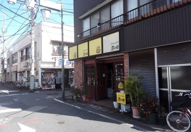 シックで落ち着いた店内