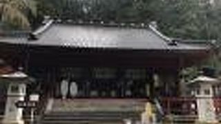 現代的な狛犬があります