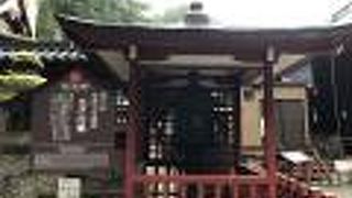 切りつけられた跡があります