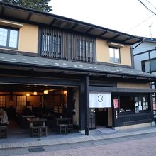 軽井沢銀座に面した店舗