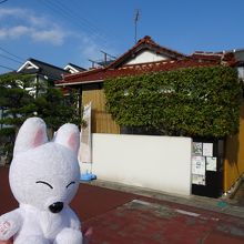 お店の外観、湯田温泉駅から信号渡ってまっすぐ行くとあります