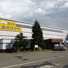 一見、倉庫のような外観です？