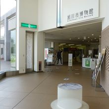 クリスタルホール内博物館の入口