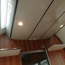 3号車と8号車はこんな感じの網棚