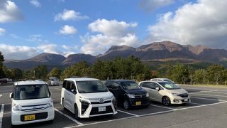 カラフルな花と久住高原の風景が楽しめる