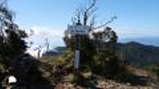 静かな山歩きと山頂からの絶景