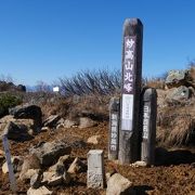 クサリ場もある眺望にすぐれた日本百名山。麓からの山容も風格あり。