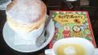 明治神宮の森を眺めながらカフェタイム