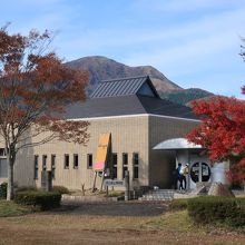 自然に囲まれた博物館