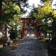 市島酒造の前に有る神社です