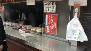 持ち帰りして池を見ながら一杯する