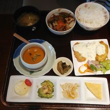 鶏南蛮タルタルと酢豚あっさり黒酢たれです