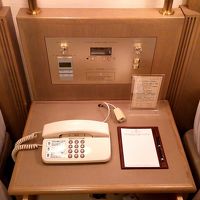 枕元にUSBがあれば嬉しいのですが・・・