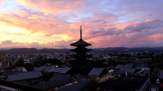 開放感抜群のルーフトップバーは京都市内を一望！