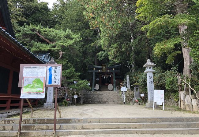 日光二荒山神社中宮祠にあります