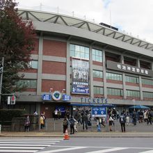 年に数度の学生野球観戦、今日は優勝のかかった早慶戦です