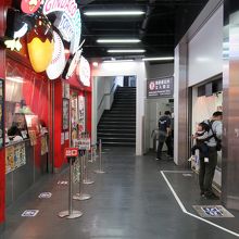 今回は1入口、売店は少ないです