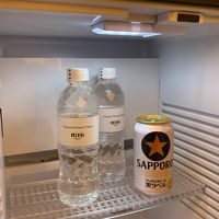 冷蔵庫の水は有料です。