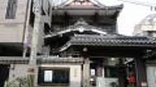 電気街の近くにあります