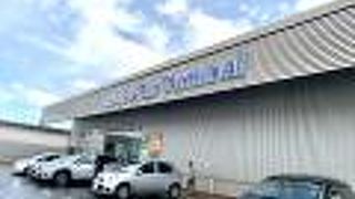 手荷物を受け取ったらひたすら右へ