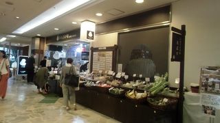 全国の中小企業の地域特産品を扱っています