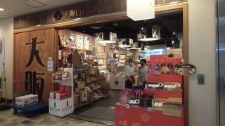 イートインが立ち飲み屋のテイストでいかにも大阪らしい