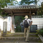 巨石と伽藍が造る壮大な景観