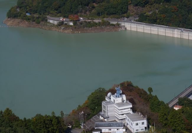 神流川に作ったダムで神流湖が出来た