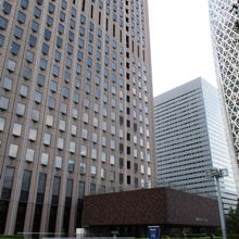 トイレも地下にある