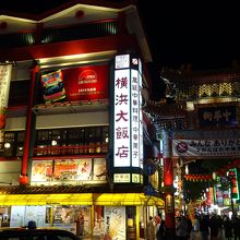 お店の外観も豪華絢爛です。