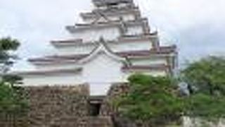 赤瓦が魅力的な天守