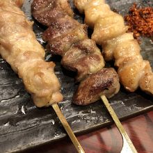 右からぼんじり、ハツ、せせり…塩で