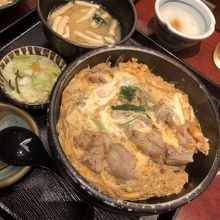 奥久慈卵の親子丼…デカイ丼ぶりでボリューム満点！