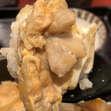 旨い出汁がご飯に染みてる…卵がもう少し半熟ならベストだ