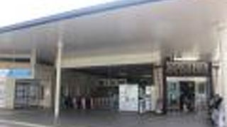 東北沢駅と一体となったカフェ