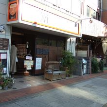 いかにも旨そうな店構えです