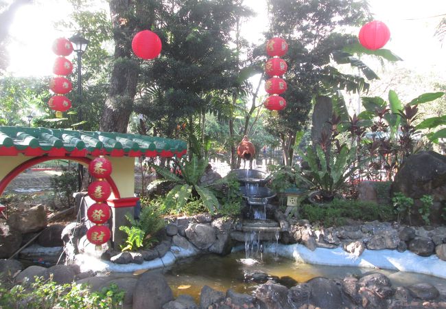 旧正月シーズンの中国庭園